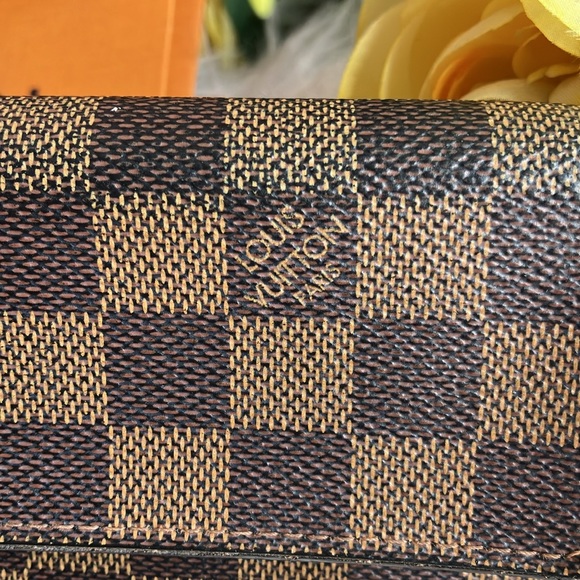 LOUIS VUITTON long snap wallet. EUC - Picture 2 of 16